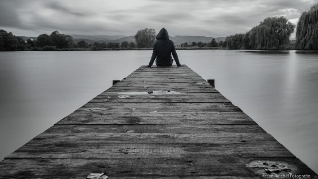Solitário e autocrítico, essas são características de pessoas com alto, QI segundo a psicologia