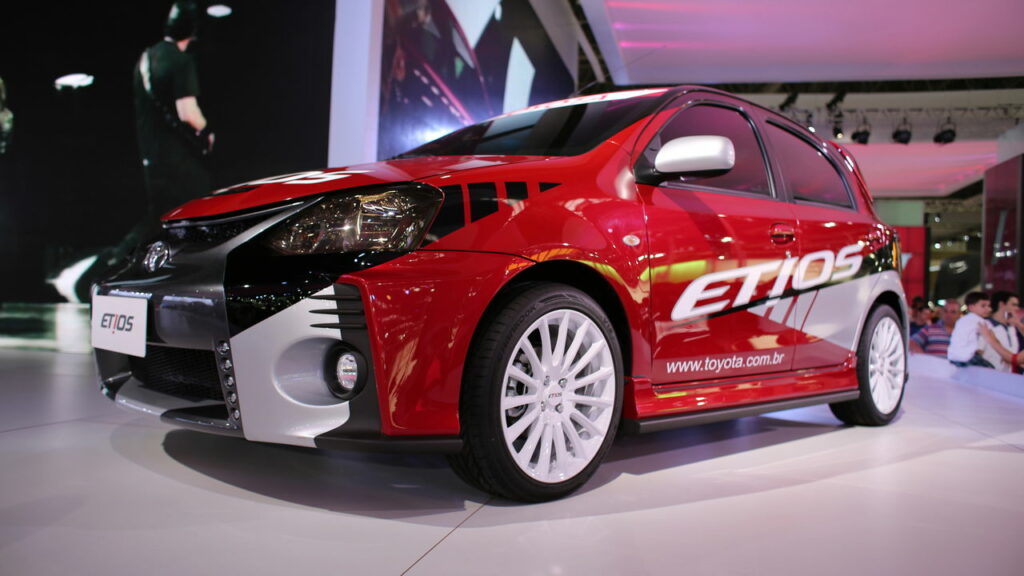 Motoristas que trabalham muito escolhem estes 3 carros usados pelos mesmos motivos