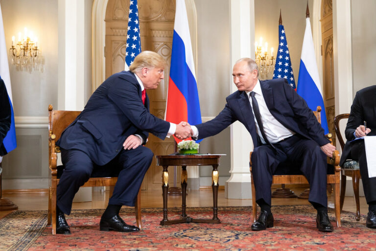 Trump, que ruge para o mundo, mia para Xi e Putin; Freud explica