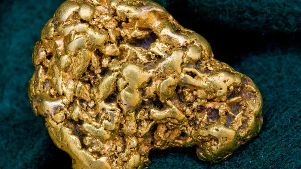 Viajantes encontraram pepita de ouro de 4 kg durante caminhada