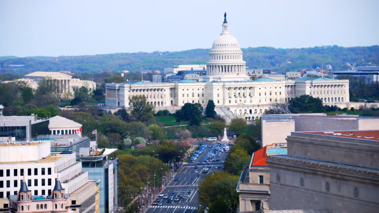Governadores republicanos enviam tropas da Guarda Nacional a Washington