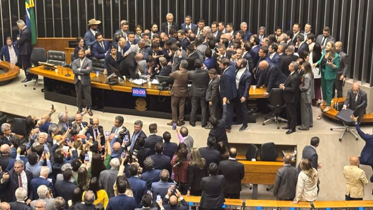PL defende deputados denunciados por motim no Congresso