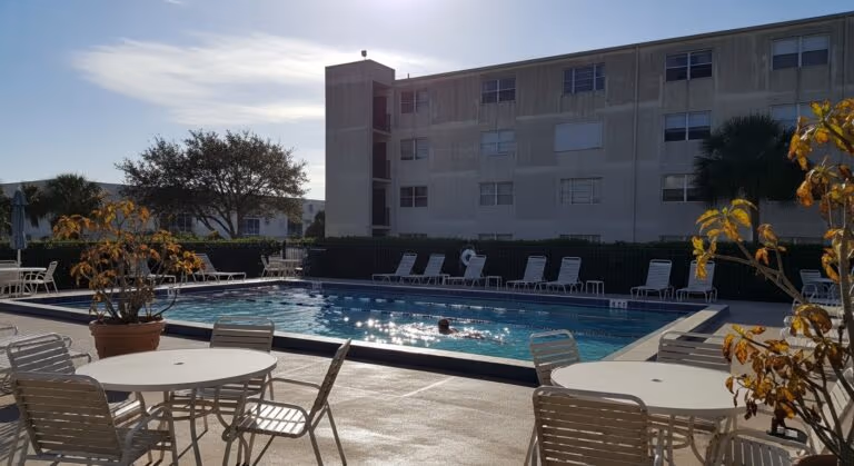 Morador pode ser impedido de frequentar piscina por mau comportamento? 