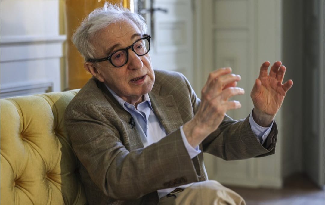 “A Rússia se tornou maravilhosa”: Ucrânia critica participação de Woody Allen em festival