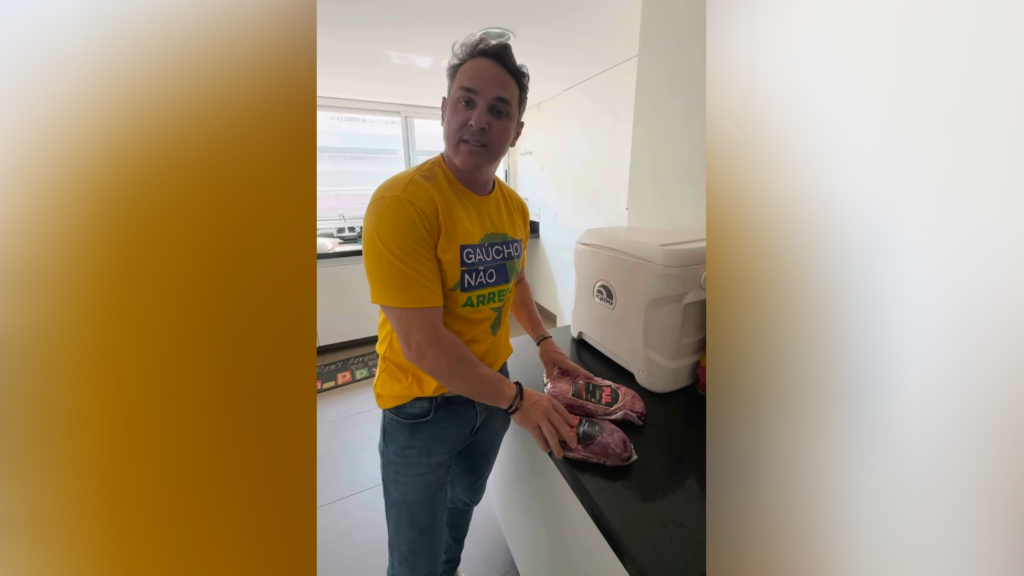 Zucco visita Bolsonaro em prisão domiciliar e faz churrasco de picanha