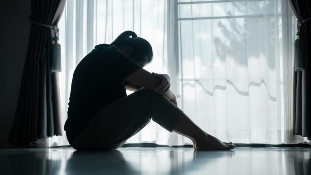 O que realmente afasta filhos adultos mesmo com boas intenções - Créditos: depositphotos.com / doidam10