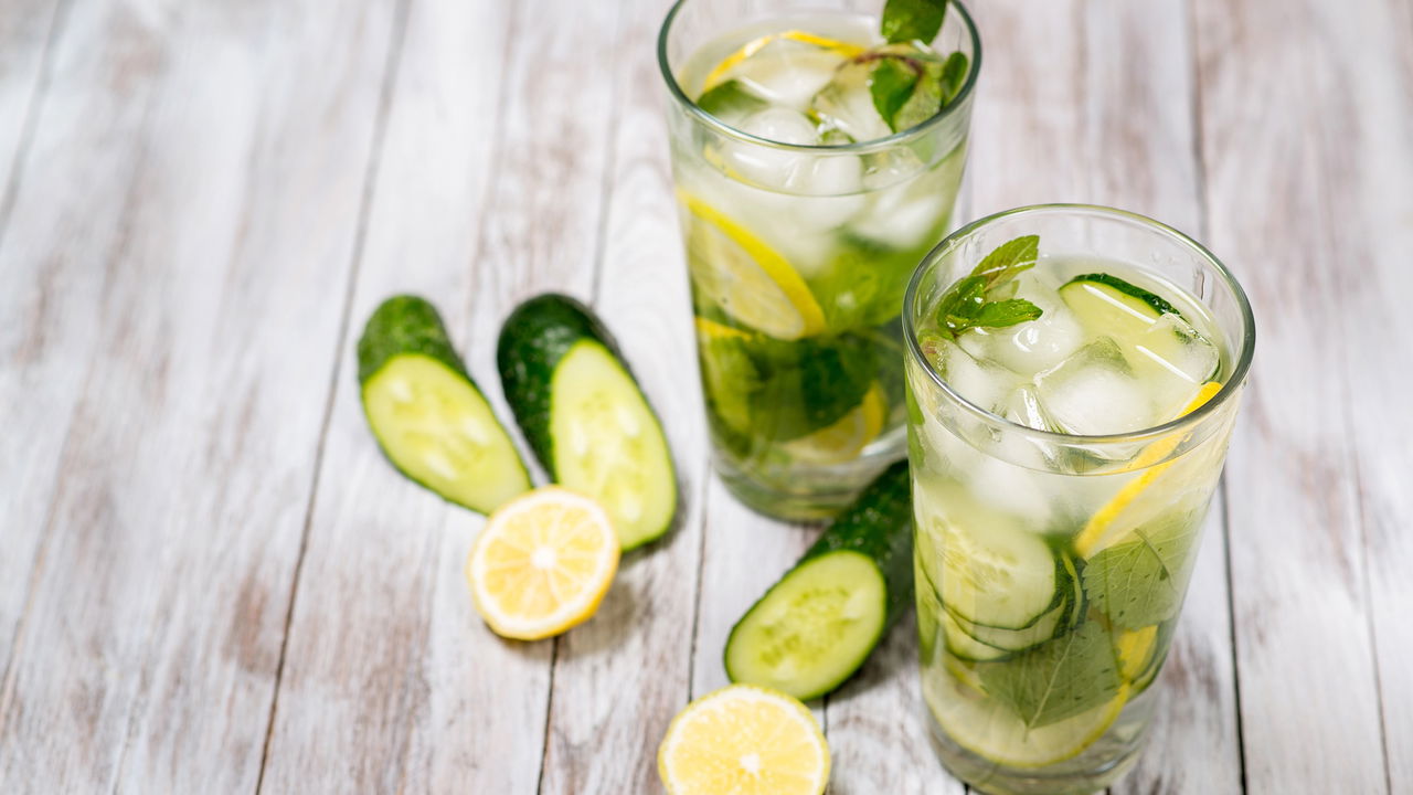 Bebida matinal hidrata melhor que água pura e ainda traz energia extra