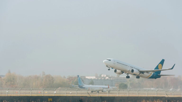 Nem só de pilotos vive a aviação e essas funções provam isso - Créditos: depositphotos.com / DmitriyAnaniev