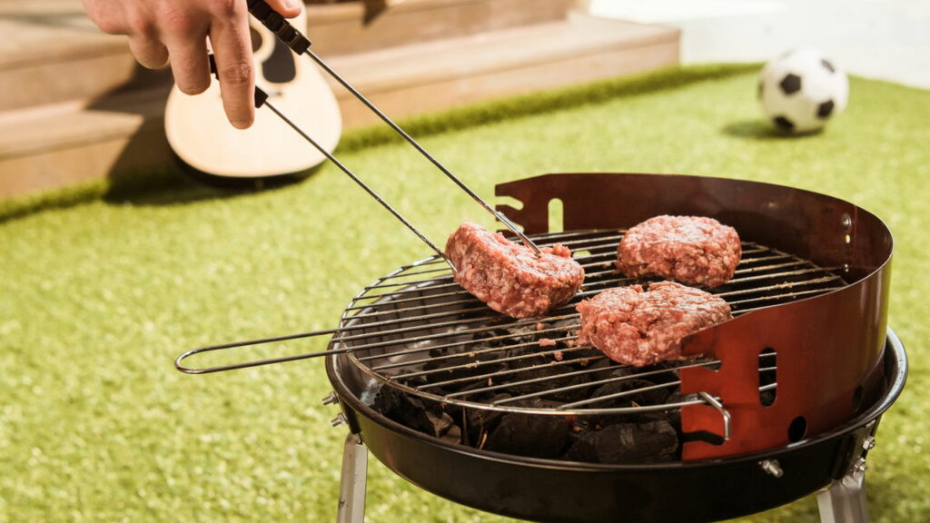 O truque que vai salvar seu churrasco e a paz com os vizinhos