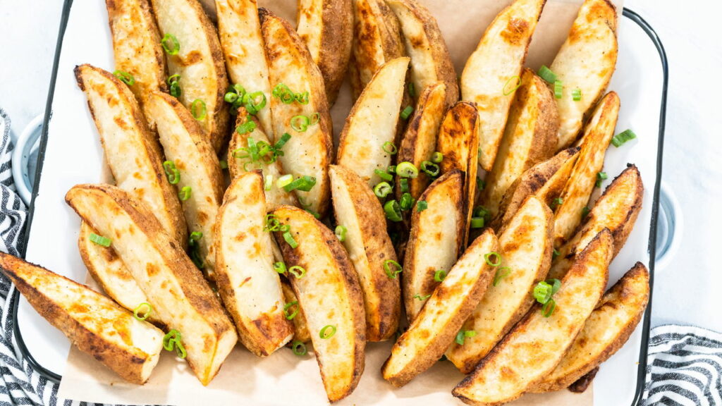 Técnicas para deixar batatas assadas na churrasqueira com crosta crocante