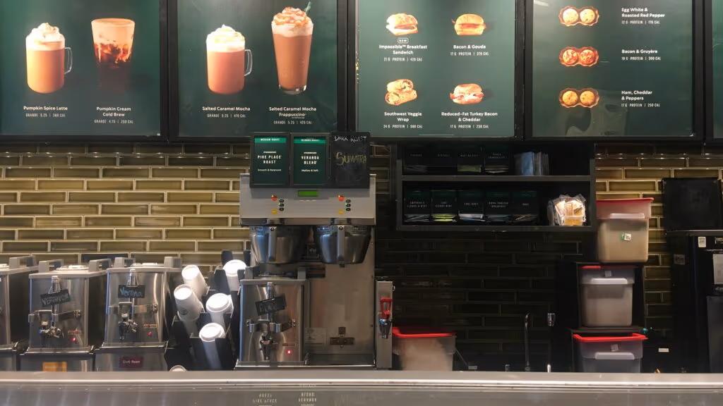 Grande rede de cafeterias anuncia o fechamento de 90 lojas
