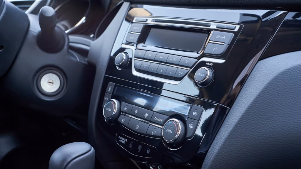 Você sabia que som alto no carro é considerado infração grave?