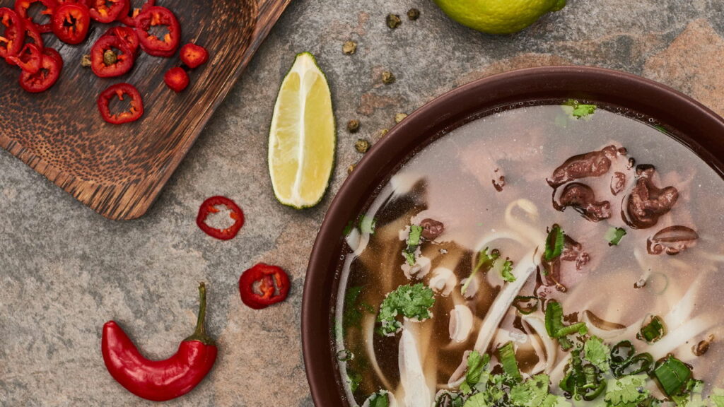 Caldos e sopas fáceis para noites frias — opções rápidas e econômicas