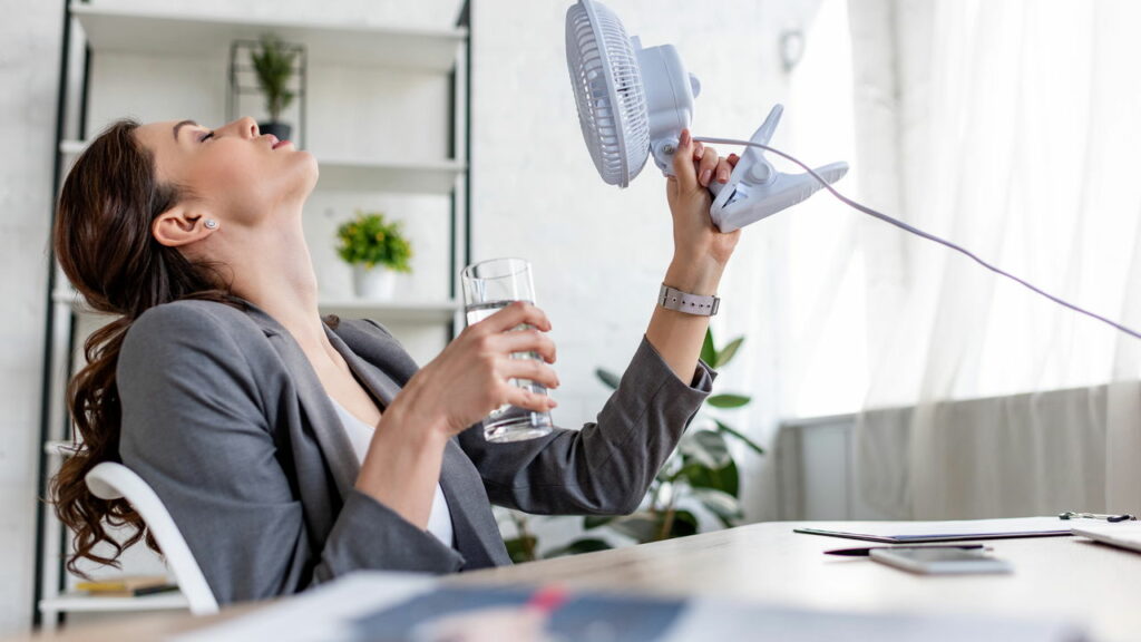 Viver sempre com calor pode envelhecer seu corpo da mesma forma que fumar, revelam estudos
