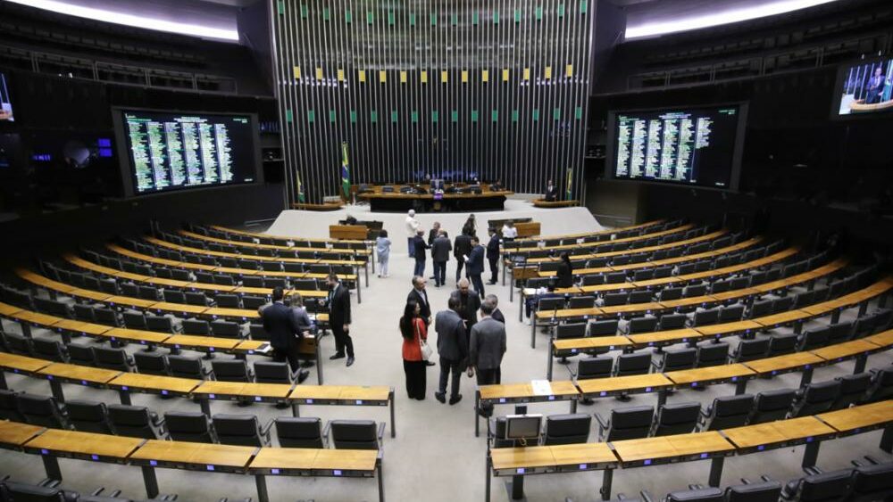 Câmara aprova urgência do projeto para ampliar isenção do IR