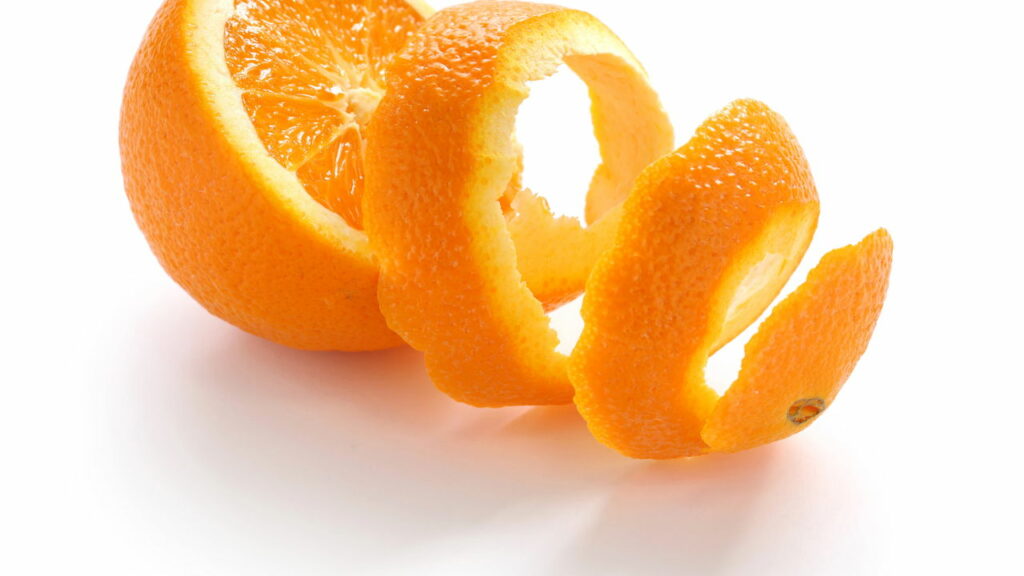 Esse desinfetante natural com casca de laranja dará um fim nos seus problemas