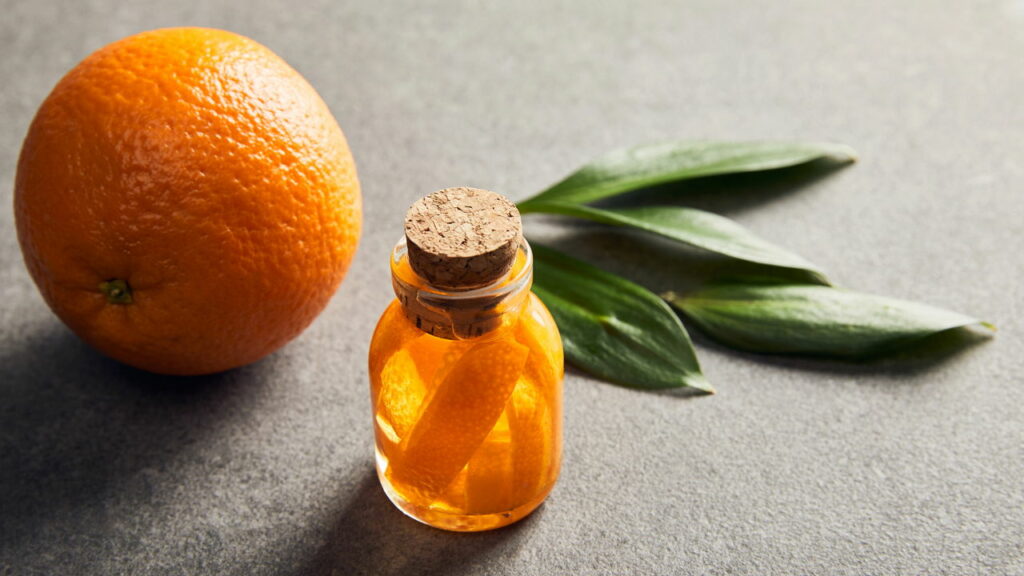 Esse desinfetante natural com casca de laranja dará um fim nos seus problemas