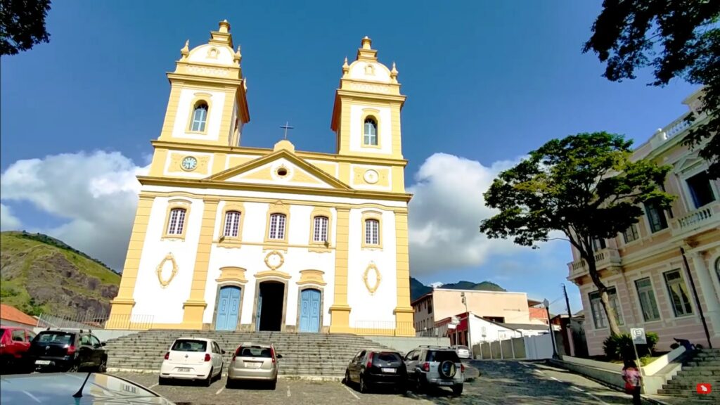 Cidade histórica do RJ conquista visitantes com história viva e natureza exuberante