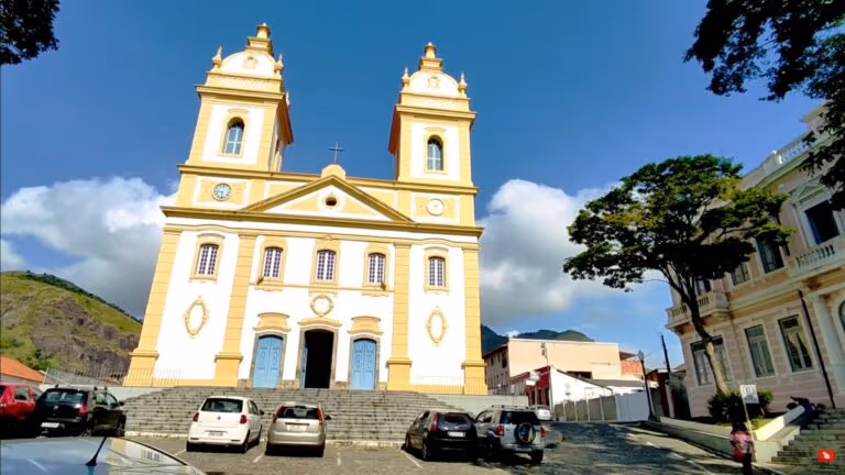 Cidade histórica do RJ conquista visitantes com história viva e natureza exuberante