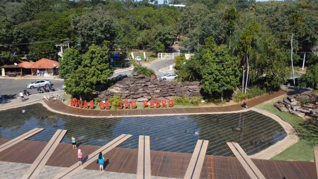 Cidade pequena encanta com águas medicinais e calma