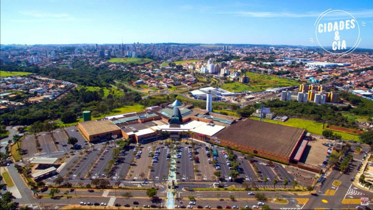 Nessa cidade paulista a Embraer faz aviões voarem e estudantes fazem sonhos decolarem
