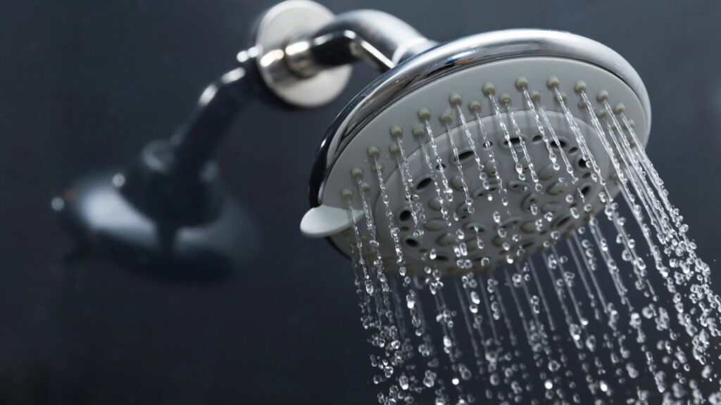 Banho muito quente pode trazer riscos - Créditos: depositphotos.com / Sutichak