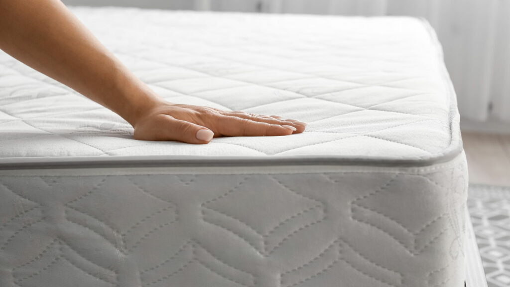 Esse espanhol transforma lã de ovelha em algo que você dorme em cima