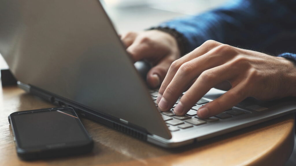 Trabalhos remotos que aceitam quem nunca teve experiência