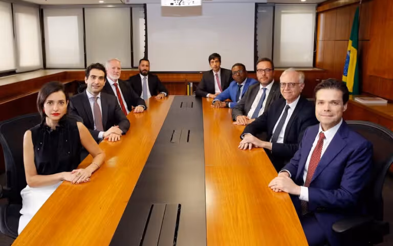 Tarifaço induz Copom a reforçar cautela com juros