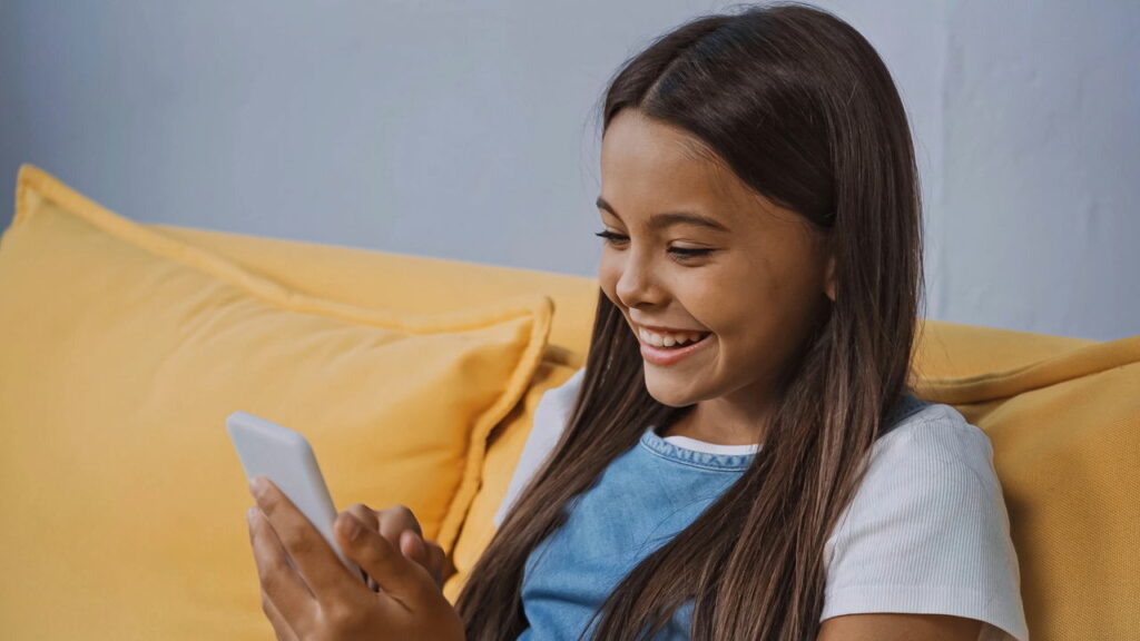 Controle o tempo do seu filho no celular com proteção ativada
