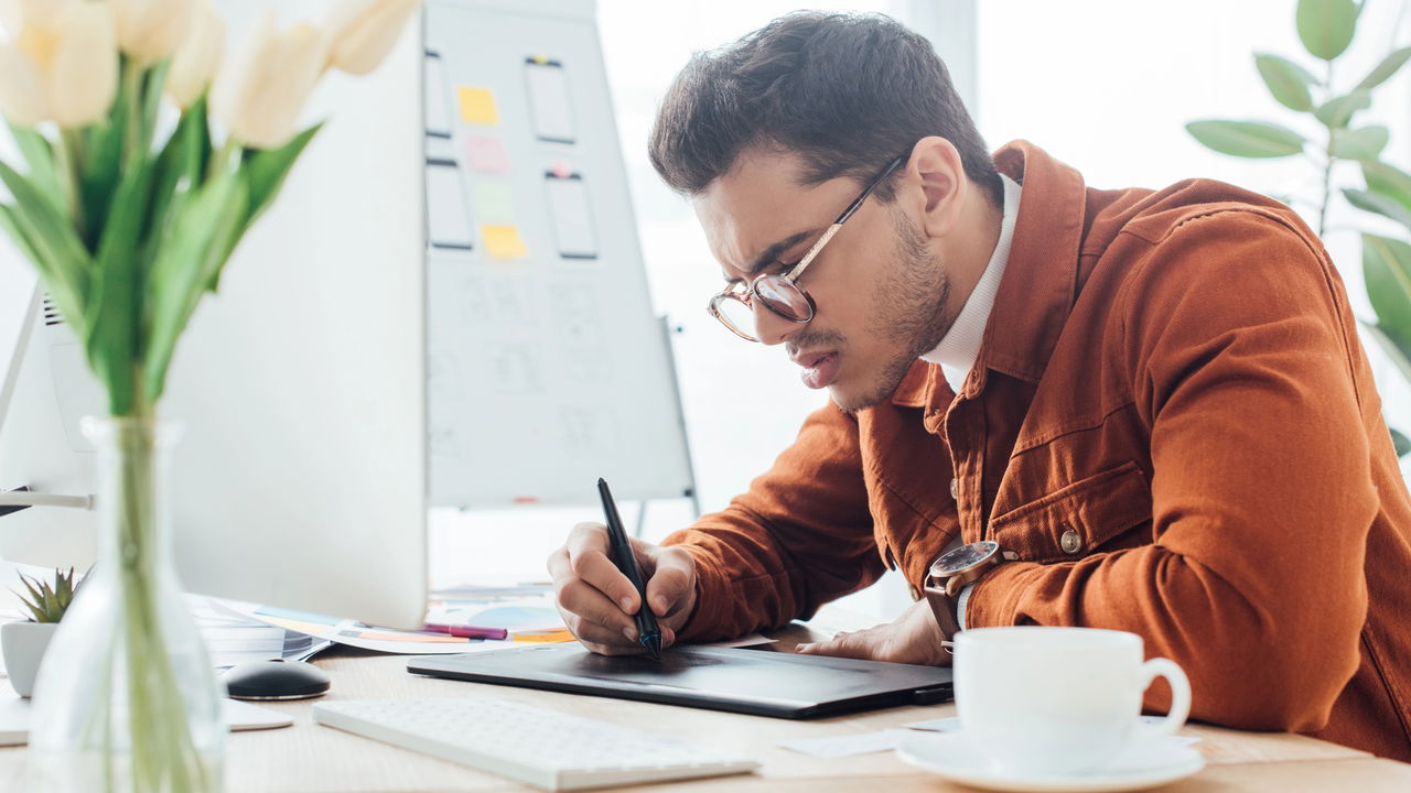 Esse trabalho fácil e online está rendendo em dólar para brasileiros