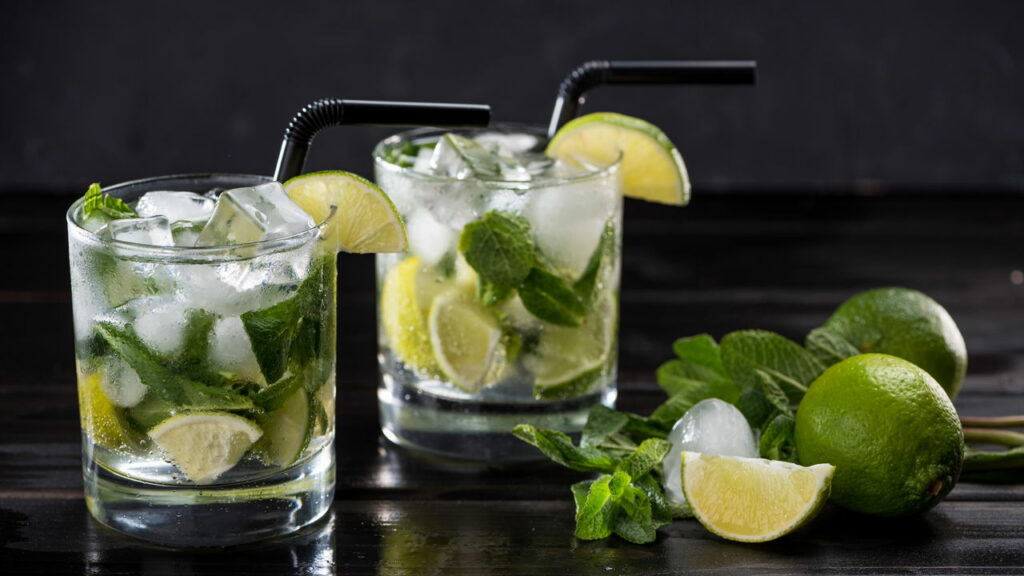 Churrasco com cerveja é bom mas com esses drinks fica perfeito - Créditos: depositphotos.com / SergPoznanskiy