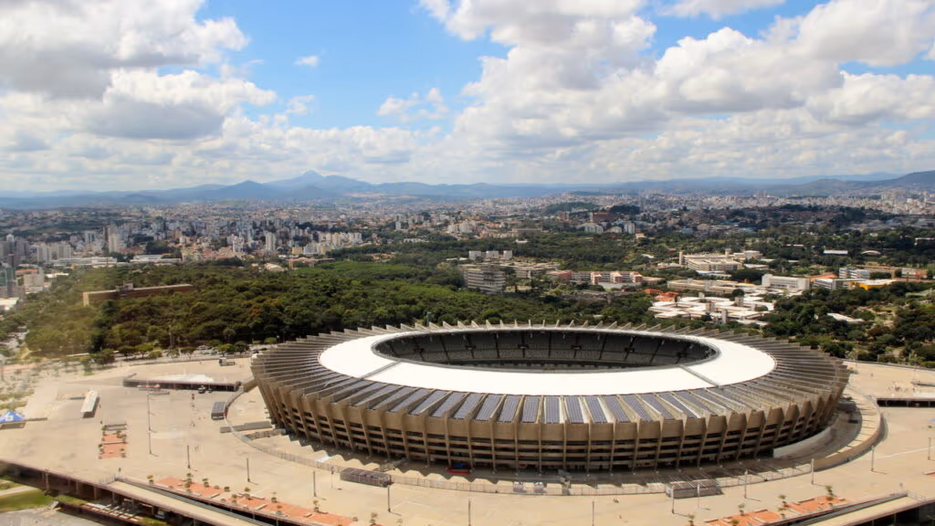 Fotógrafo esbarra em Neymar e é expulso de campo