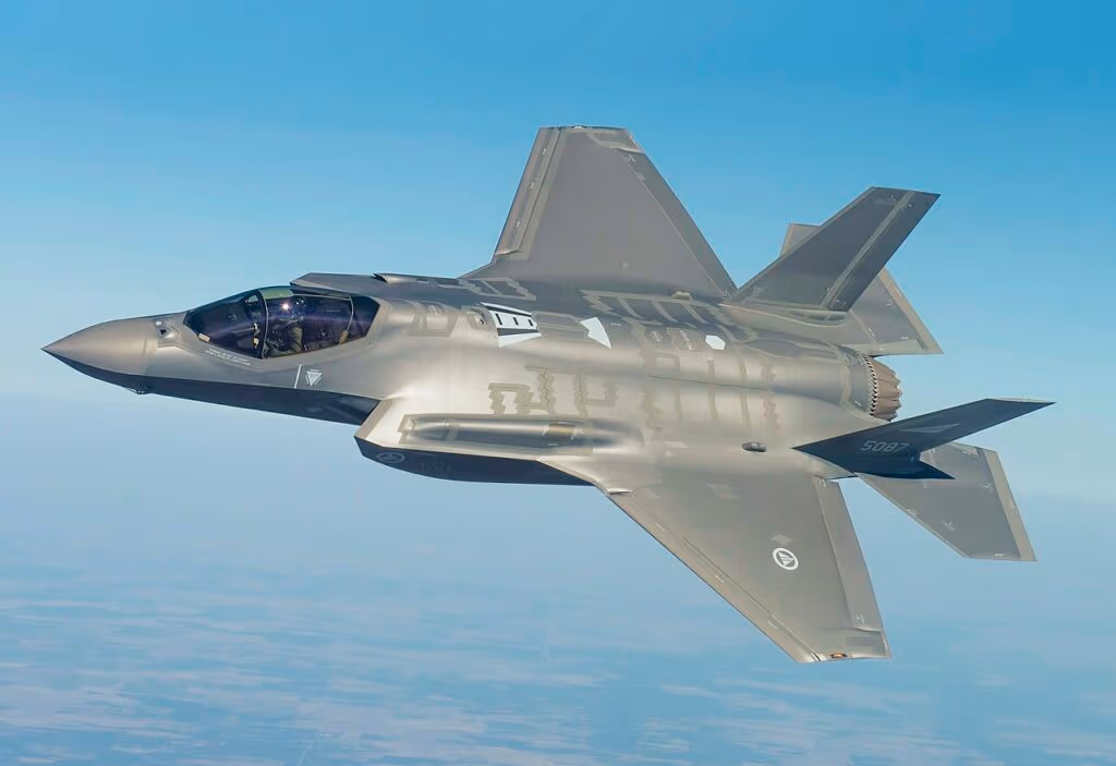 Trump envia caças F-35 ao Caribe em meio a tensões com Maduro