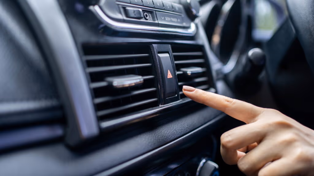 O que diz a lei sobre o uso do pisca-alerta na chuva ou fila dupla?