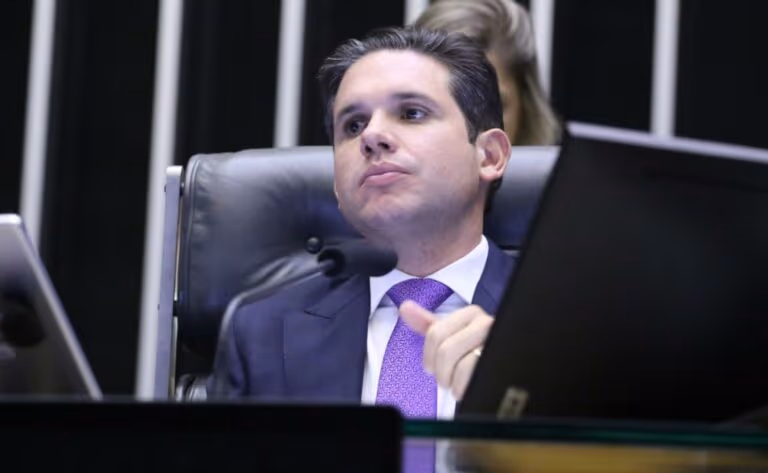 Motta anuncia grupo para criar projeto de lei de proteção a crianças