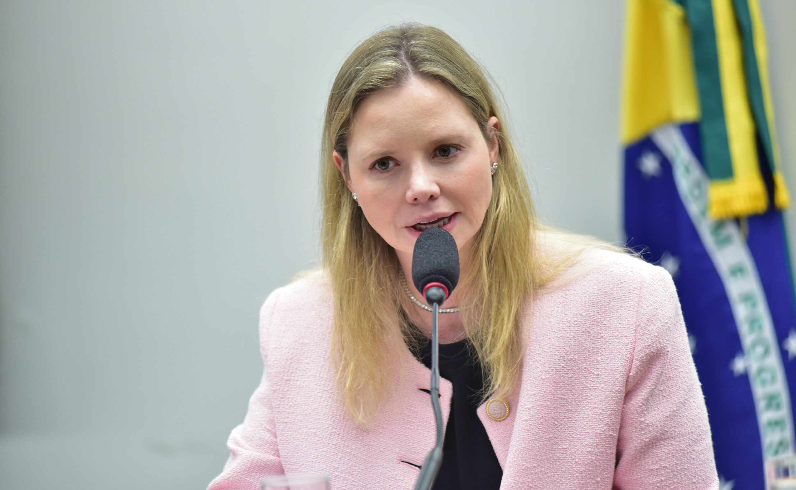 Motta questiona gastos de Dani Cunha com viagem ao Gilmarpalooza