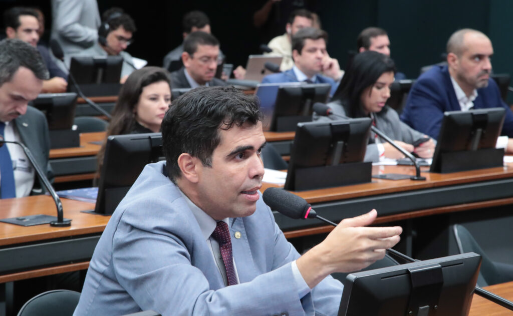 CPMI do INSS vai convocar irmão de Lula?