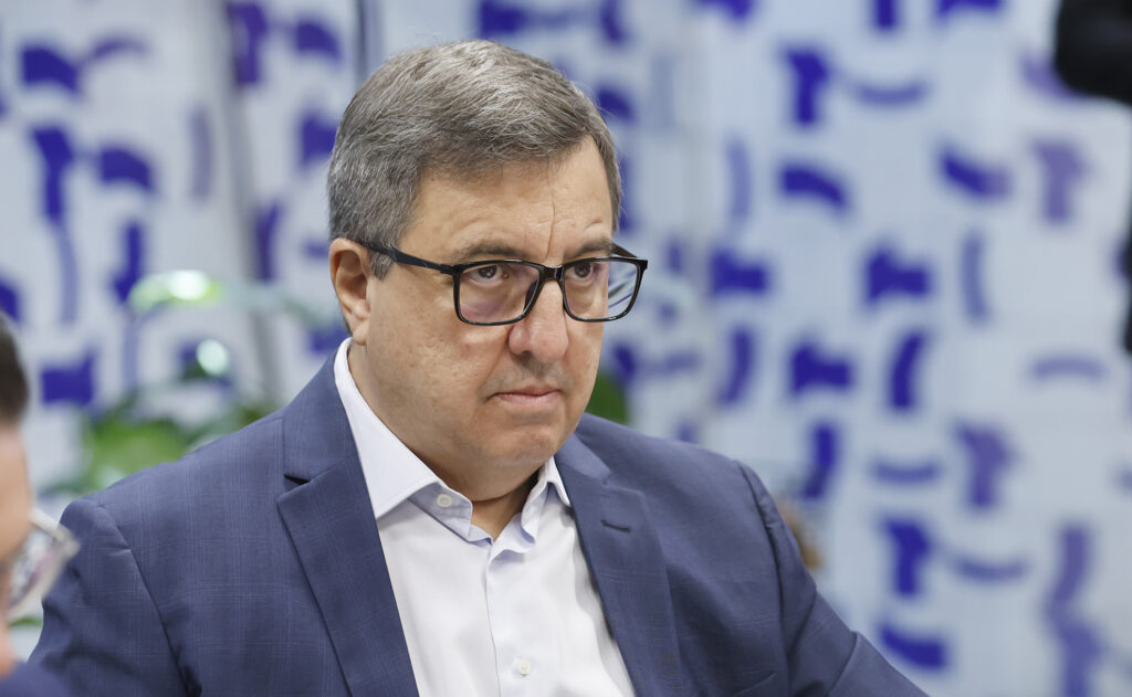 Relator defende proibição de descontos em aposentadorias