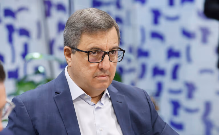 Relator defende proibição de descontos em aposentadorias