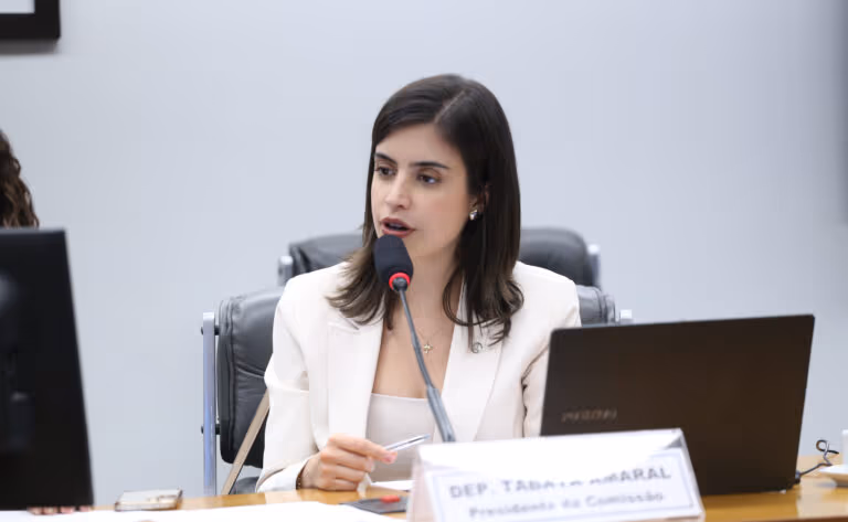 Tabata quer proibir monetização de vídeos com crianças e adolescentes