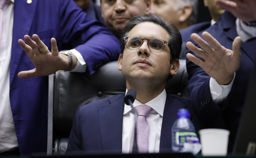 Hugo Motta, um presidente da Câmara desmoralizado pelo bolsonarismo
