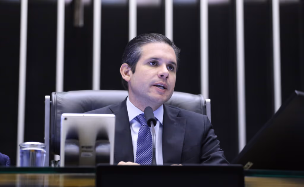 Motta decide não pautar PEC do fim do foro privilegiado nesta semana