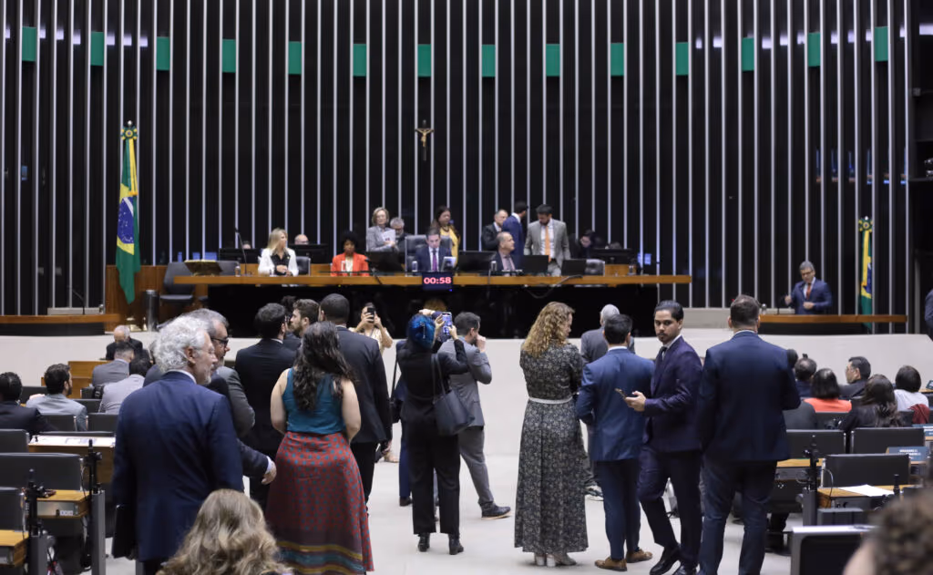 A confusão com projetos diferentes de Lula e Alessandro Vieira sobre redes