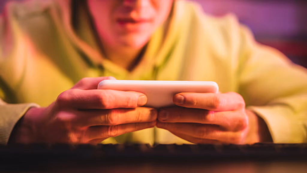 Tenha uma experiência de console direto no seu celular com controle sem gastar muito