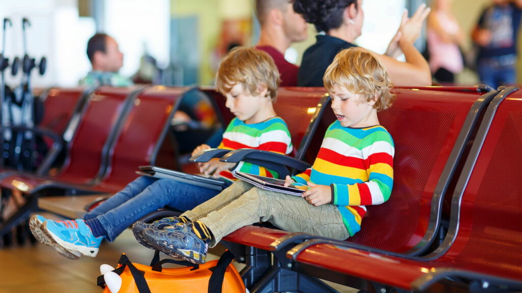 O que todo pai deveria saber antes de viajar com crianças - Créditos: depositphotos.com / romrodinka