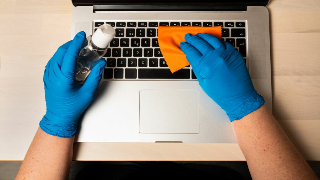 Esse produto deixa o teclado do notebook brilhando em minutos
