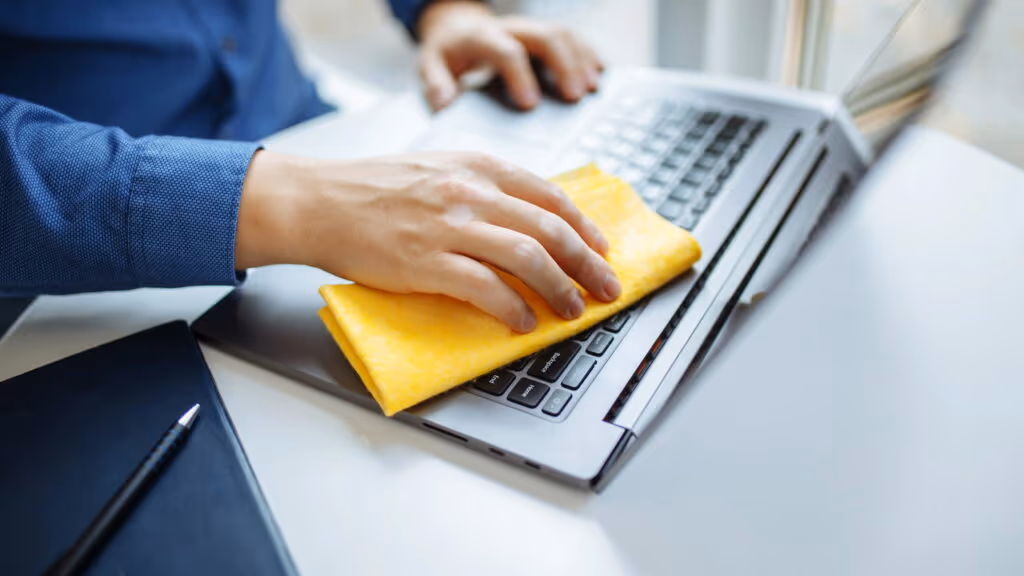 Esse produto deixa o teclado do notebook brilhando em minutos