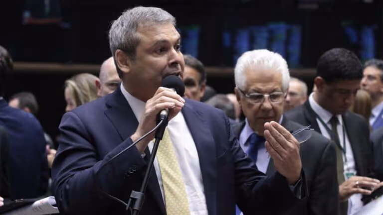 Líder do PT pede à PGR investigação sobre ocupação da Mesa Diretora da Câmara