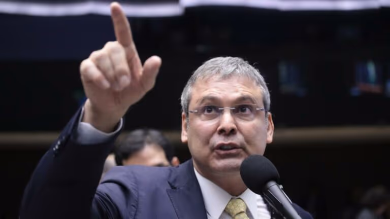 Líder do PT acusa Tarcísio de tentar intimidar Moraes